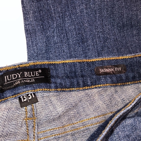 Judy Blue distressed jeans size 13/31 - Picture 4 of 10